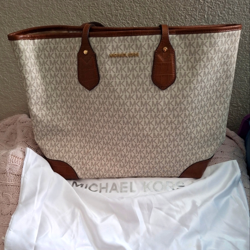 Michael kors tote